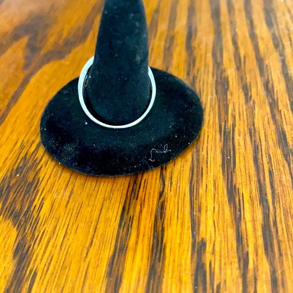 2 for $12. A silver design ring in size 8 - Picture 4 of 5